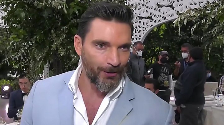 Julián Gil durante la grabación de una escena | Mezcalent