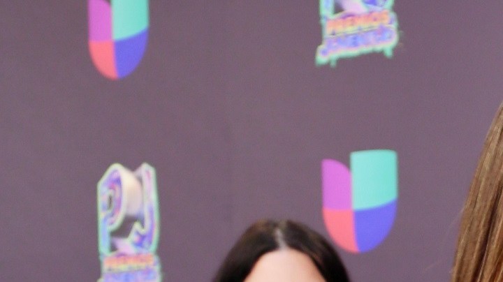 Chiquis Rivera en la alfombra roja de los Premios Juventud | Mezcalent