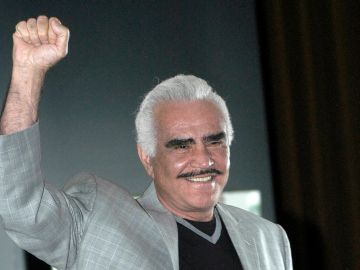 Vicente Fernández en la presentación de su álbum en 2010 | Mezcalent