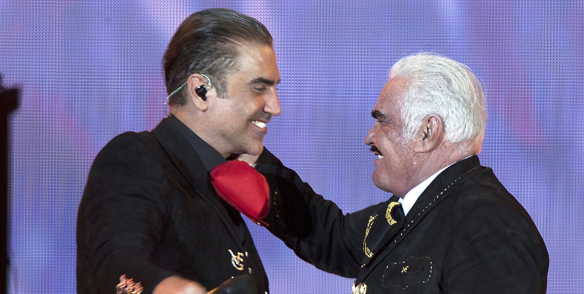 Alejandro Fernández le había dejado un mensaje a su papá en pleno concierto  antes de conocer su muerte - La Vibra