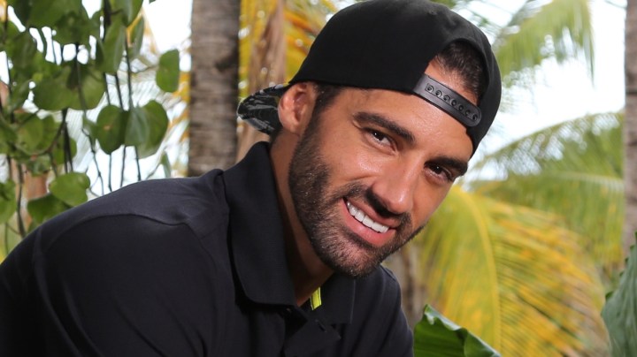 Toni Costa prepara coreografía para "Minions" | Mezcalent