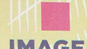 Juan Pablo Medina en la alfombra roja de "Casi una gran estafa" | Mezcalent