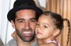 Toni Costa junto a su hija Alaïa | Mezcalent