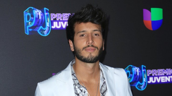 Sebastián Yatra en Premios Juventud | Mezcalent
