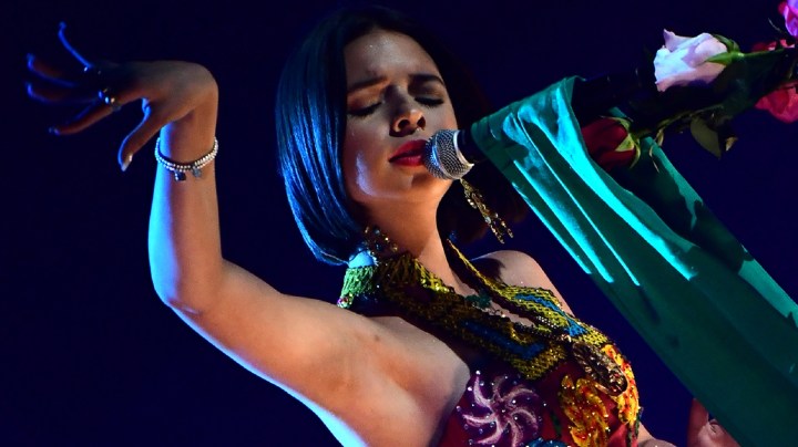 Ángela Aguilar en los Premios Latin Grammy | ROBYN BECK/AFP via Getty Images