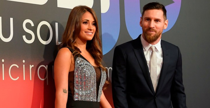 Leonel Messi junto a su esposa Antonela Roccuzzo | LLUIS GENE/AFP vía Getty Images