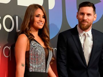 Leonel Messi junto a su esposa Antonela Roccuzzo | LLUIS GENE/AFP vía Getty Images