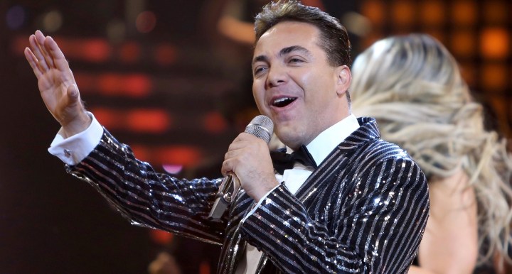 Cristian Castro cantando en "Nuestra Belleza Latina" | Mezcalent