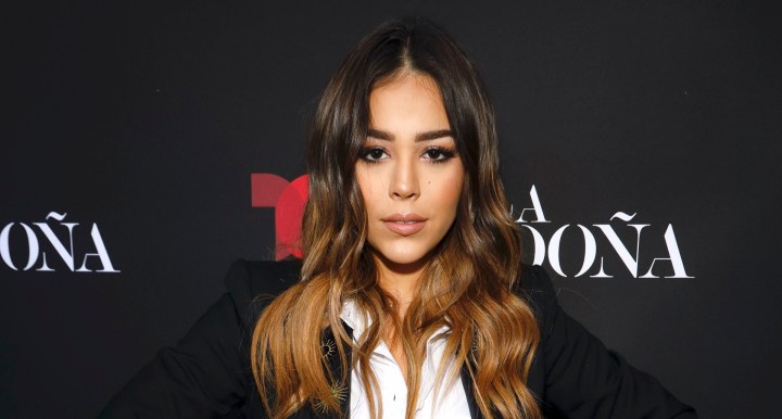 Danna Paola en la premiere de "La Doña" | Mezcalent