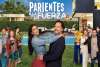 Poster oficial de 'Parientes a la fuerza' | Mezcalent