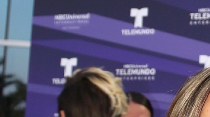Adamari López y Marco Antonio Regil en Telemundo Center | Mezcalent