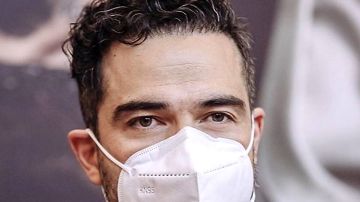 Alfonso Herrera dejó un comunicado en su Twitter anunciando su separación | Mezcalent