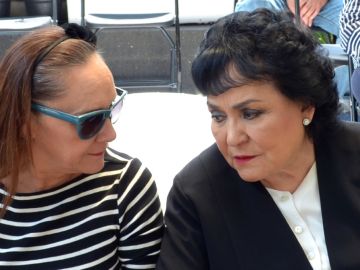Carmen Salinas junto a su hija, María Eugenia Plascencia Salinas | Mezcalent