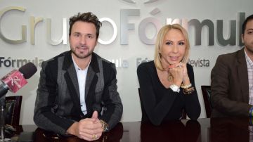 Laura Bozzo firma contrato con la cadena Radio Fórmula en 2013 | Mezcalent