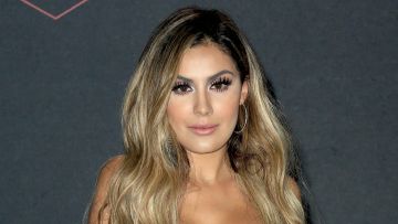 Alexa Dellanos se puso a tomar sol con un sensual bikini de hilo y