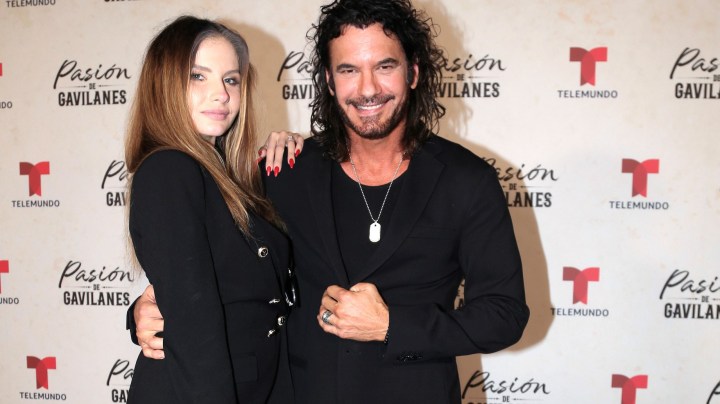 Mario Cimarro y su novia 21 años menor que él | Mezcalent