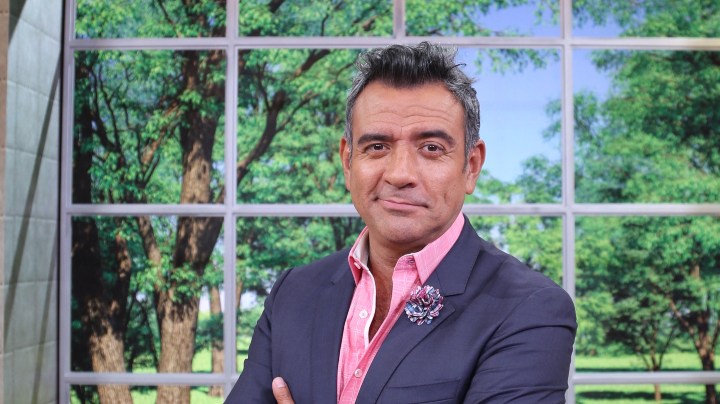 Héctor Sandarti, conductor de 'La Casa de los Famosos' | Mezcalent