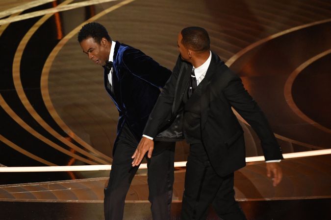 Will Smith golpea a Chris Rock