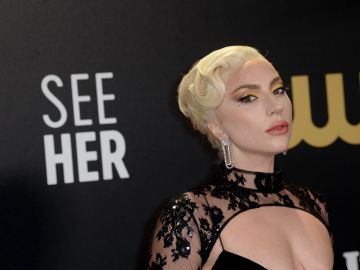 Lady Gaga en los Critics Choice Awards
