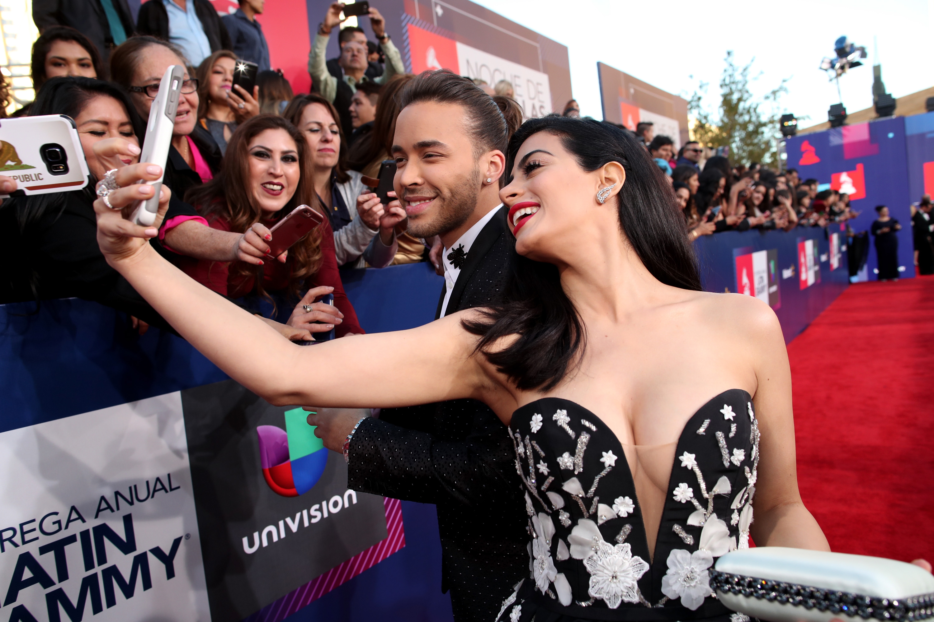 Prince Royce y Emeraude Toubia T