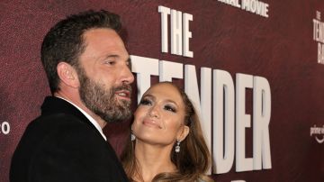 JLo y Ben Affleck en la premiere de 'The Thender Bar'