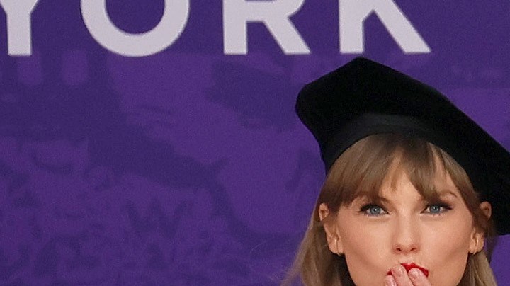 Taylor Swift se graduó en la NYU | (Photo by Dia Dipasupil/Getty Images)