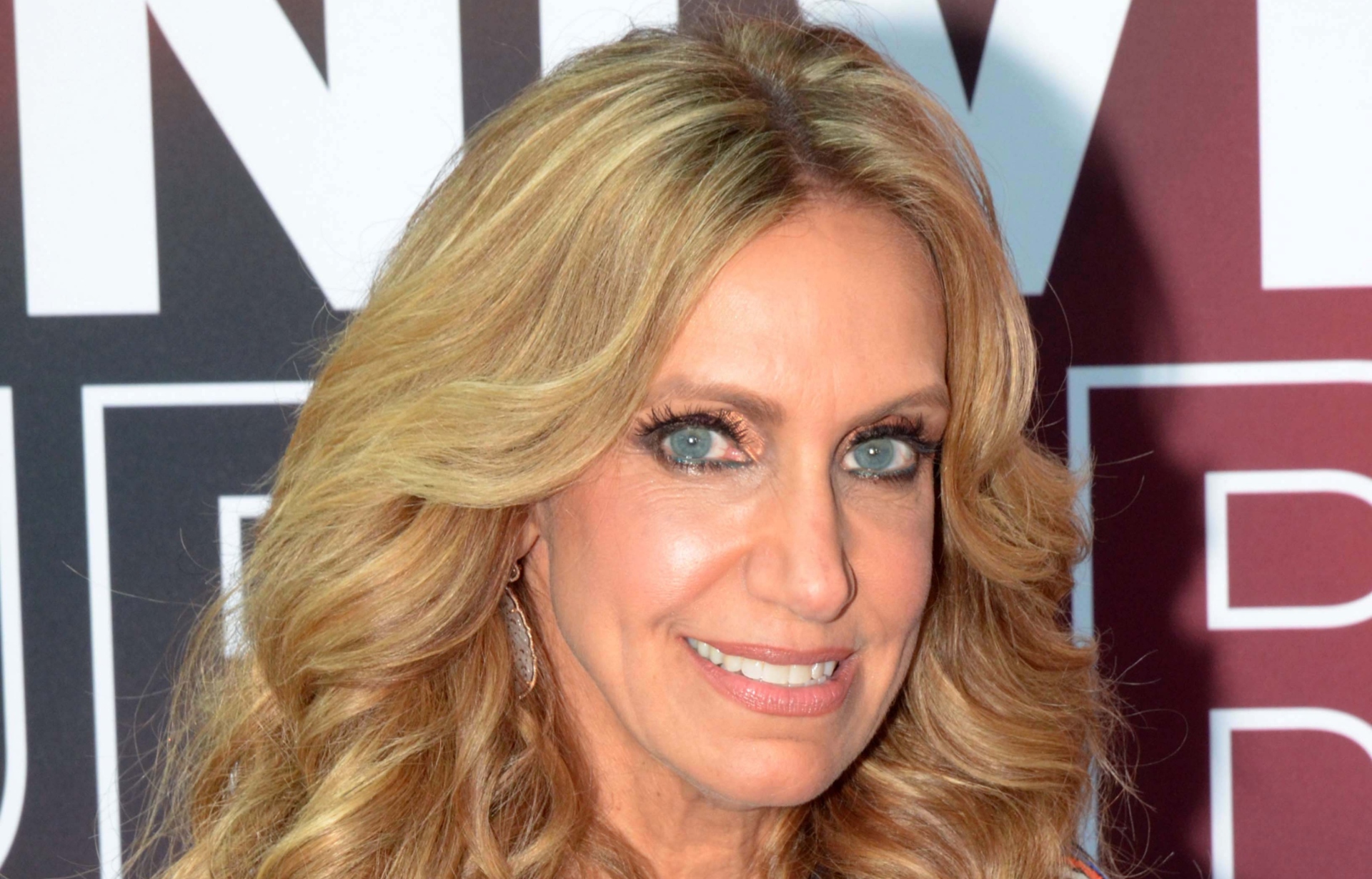 'Toda Una Leona': Lili Estefan Se Atrevió A Cambiar Un Poco El Look ...