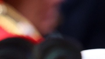 El príncipe Andrés caminando detrás del ataúd de su madre, la reina Isabel II.