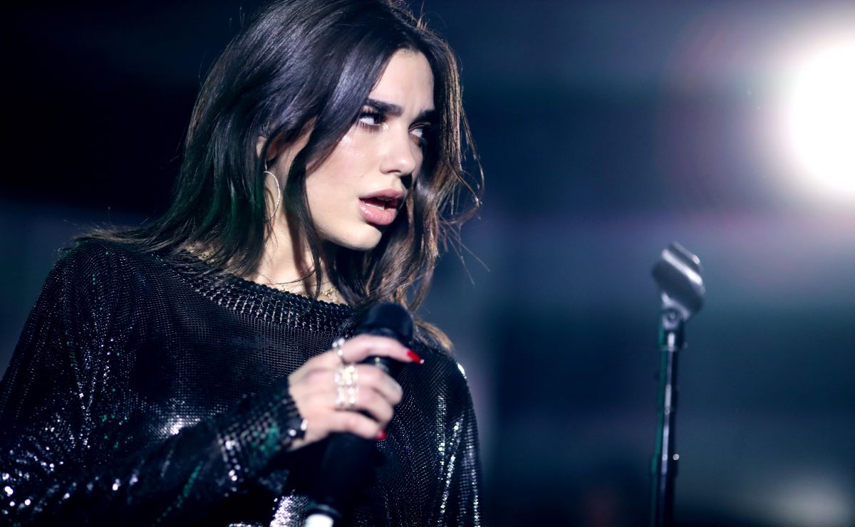 Dua Lipa Posa En Sostén Frente Al Espejo Y Presume Su Abdomen De Acero La Vibra 1582