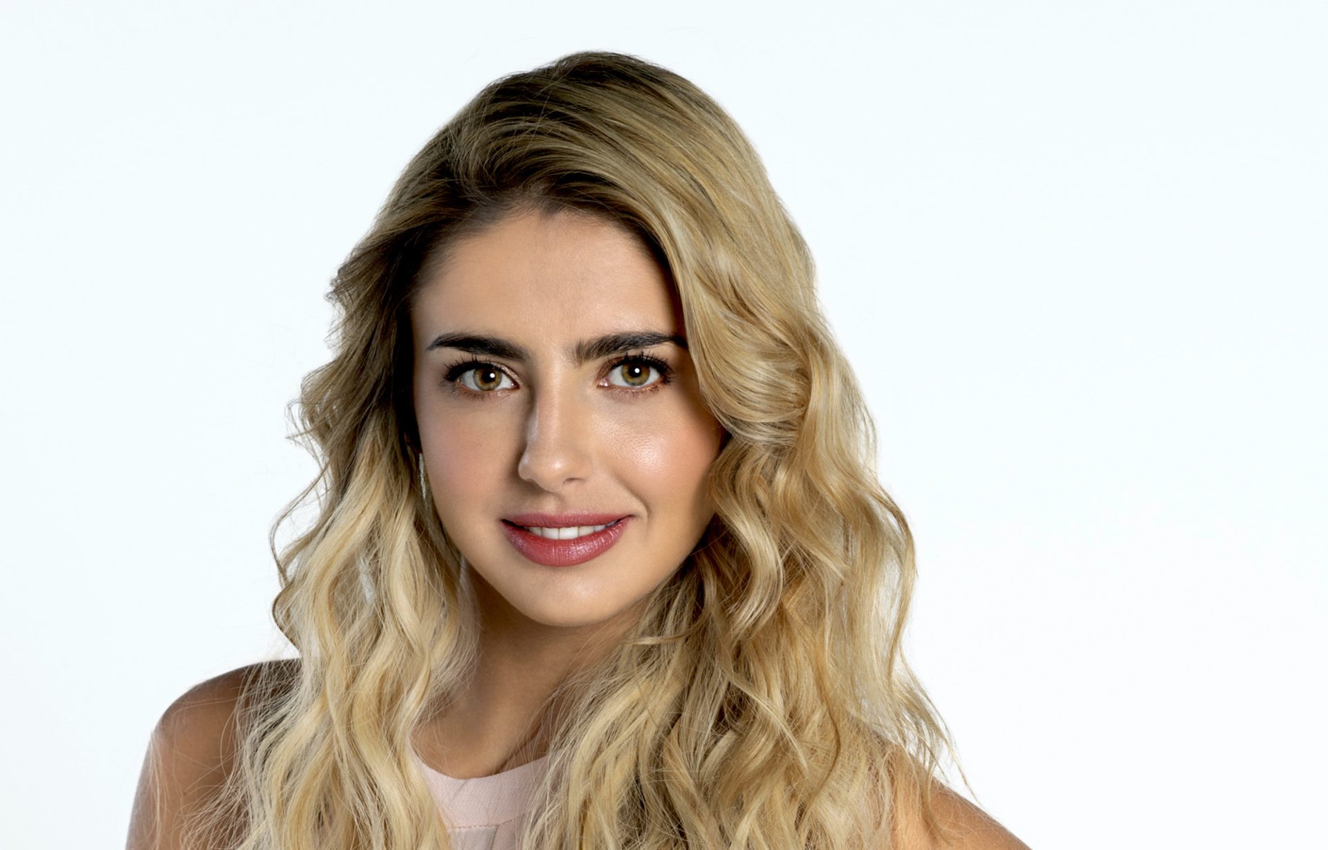 Belleza y cuerpazo: Michelle Renaud cautiva a sus seguidores con fotos ...