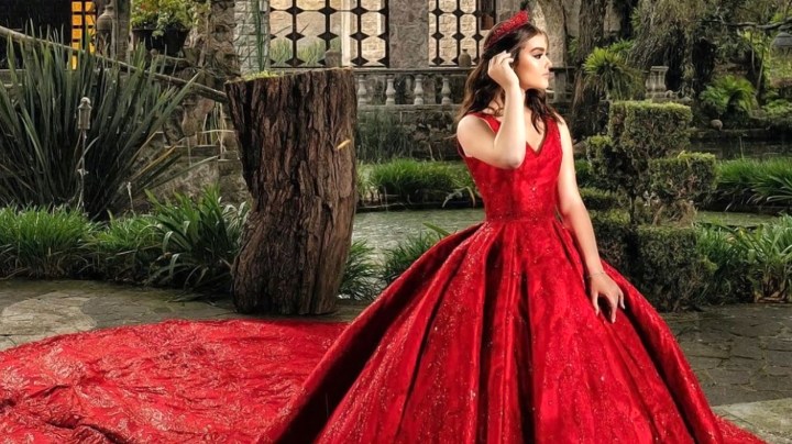 Emily "Cinammon", hija del campeón mundial de boxeo Saúl "El Canelo" Álvarez, celebró a lo grande sus XV años con una fiesta especial en su natal Guadalajara