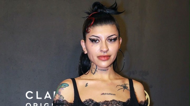 Cazzu en la alfombra roja de GQ.