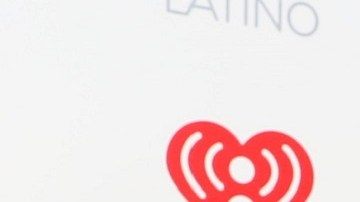 Nicky Jam junto a Enrique Santos.