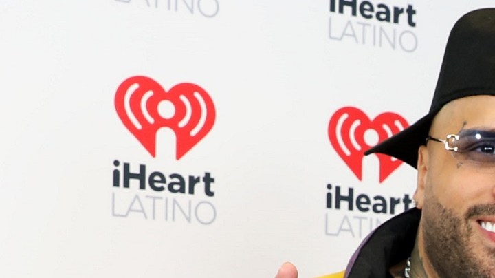 Nicky Jam junto a Enrique Santos.