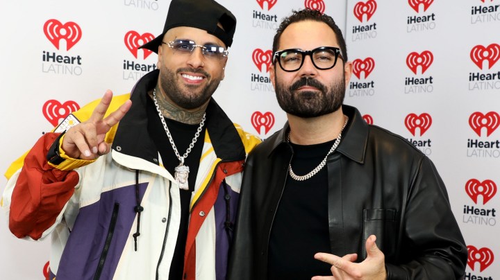 Nicky Jam junto a Enrique Santos.