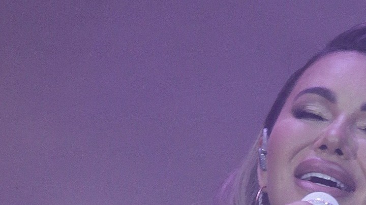 Chiquis Rivera junto a Espinoza Paz en Premios de la Radio 2022.