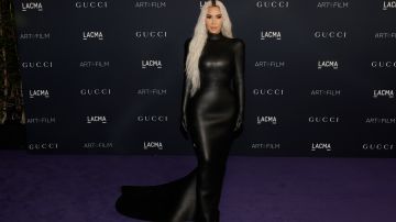 Kim Kardashian en un traje de Balenciaga