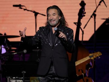 Marco Antonio Solís, cantante mexicano en los Latin Grammy 2022 | (Photo by Ethan Miller/Getty Images)
