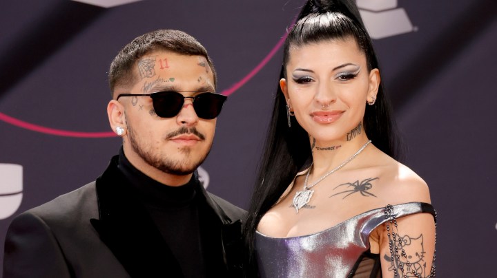 Cazzu y Christian Nodal en los Latin Grammy 2022.