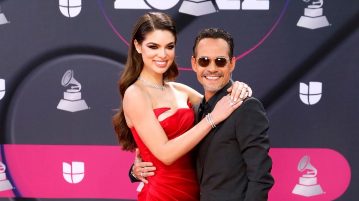 Marc Anthony y Nadia Ferreira en los Latin Grammy.
