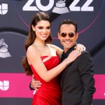 Marc Anthony y Nadia Ferreira en los Latin Grammy.