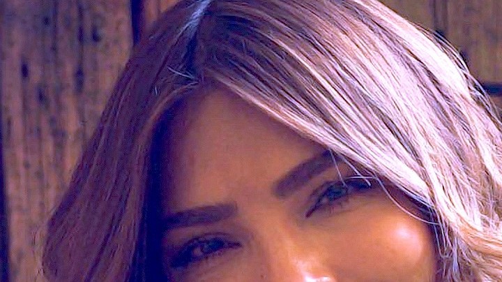 Alejandra Espinoza, conductora de televisión