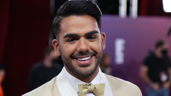 Carlos Adyan, conductor de 'En Casa con Telemundo' | Mezcalent