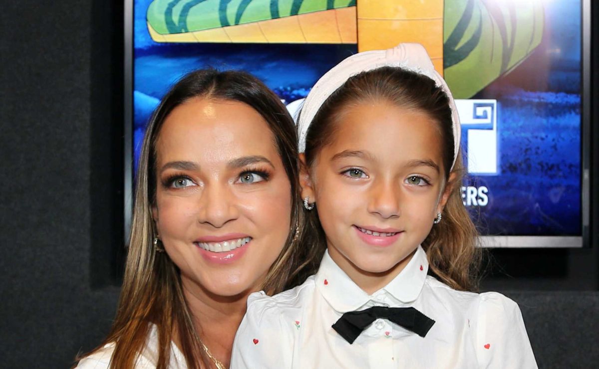 Adamari López and her daughter Alaïa met Vice President Kamala Harris ...