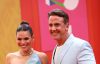 Karina Banda y Carlos Ponce conducen 'Enamorándonos: La Isla'.