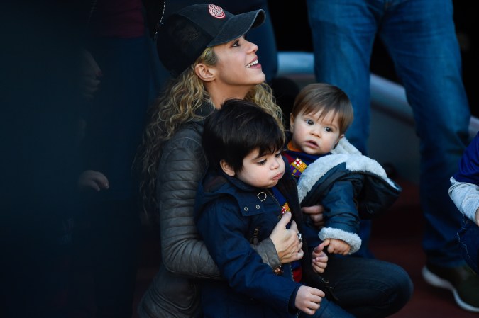 Shakira y sus hijos de pequeños | Photo by David Ramos/Getty Images)