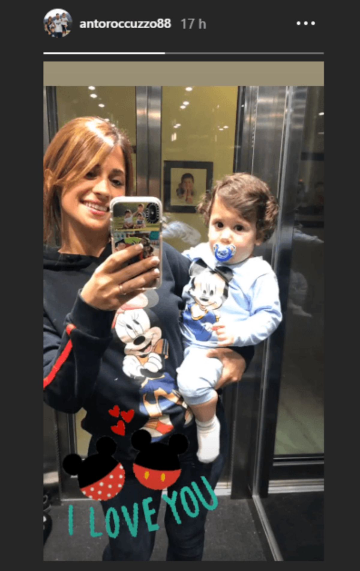 Antonela Rocuzzo con CASETiFY Custom Photo Grid case en 2019 Creditos Instagram profile @antoroccuzzo88 reportado por bolavip.com en 2019