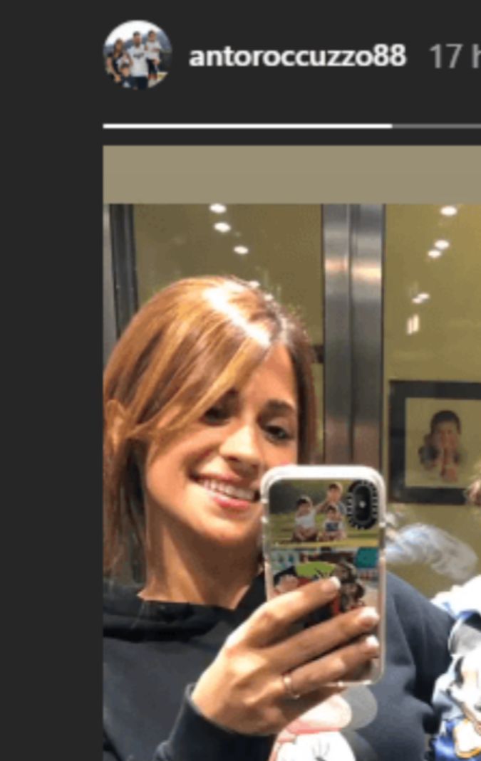 Antonela Rocuzzo con CASETiFY Custom Photo Grid case en 2019 Creditos Instagram profile @antoroccuzzo88 reportado por bolavip.com en 2019