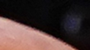 El príncipe William besó en la mejilla a su padre, el rey Carlos III luego de rendirle juramento.