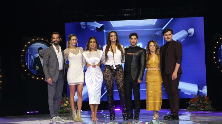 Presentadores de 'La Casa de los Famosos México'.